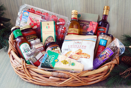 The 'Soprano' Basket has everything Italian. Choose from a wide variety of gourmet pastas and prepared sauces or select the finest imported spices, olives oils and specialty ingredients.