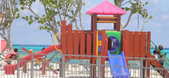 Saunders-beach-playground2